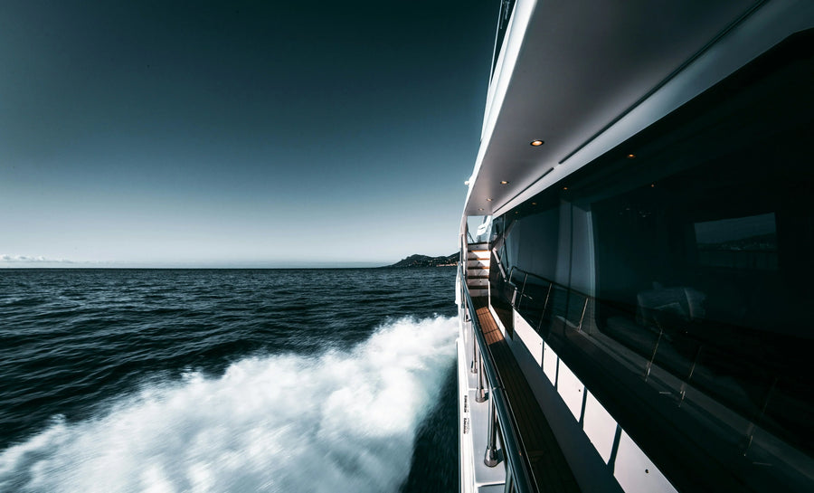 Brillance à chaque traversée : comment nettoyer et entretenir correctement votre bateau ou yacht