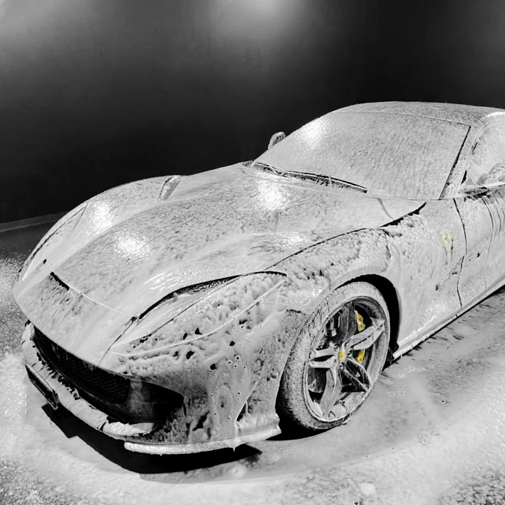 Entretien automobile parfait : Lavage à la main et séchage avec SWISSVAX